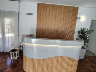 Mostrador Solenne, Microcemento y LED